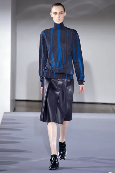 Look 10